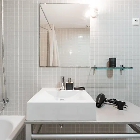 Guestready - Cosy With Balcony 아파트 *